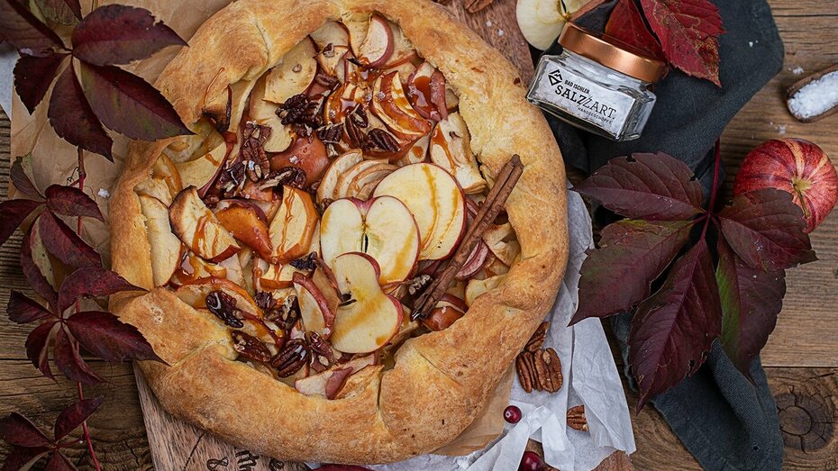 Französisches Apfel-Galette mit Salzkaramell Französisches Apfel-Galette mit Salzkaramell