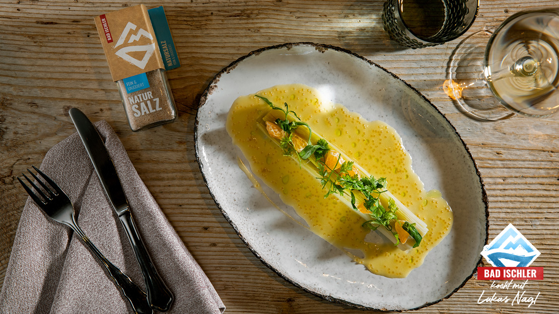 Porree im Salzteig gebacken mit Molke Sauce, Hechtrogen und Estragon
