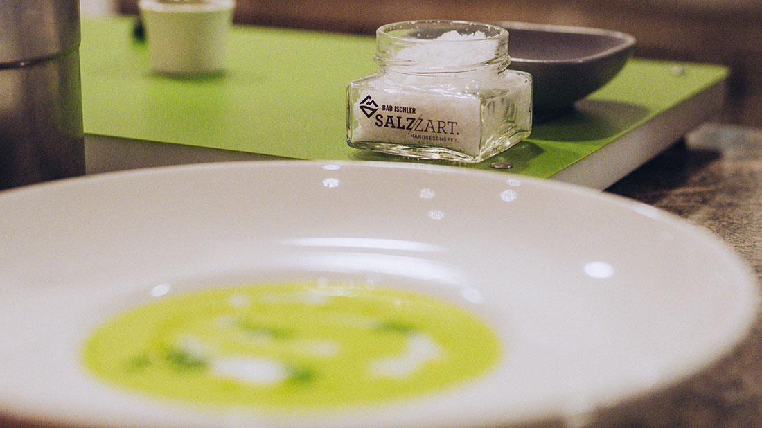 Fenchelsuppe mit Fenchelsalat und Fenchelpollen
